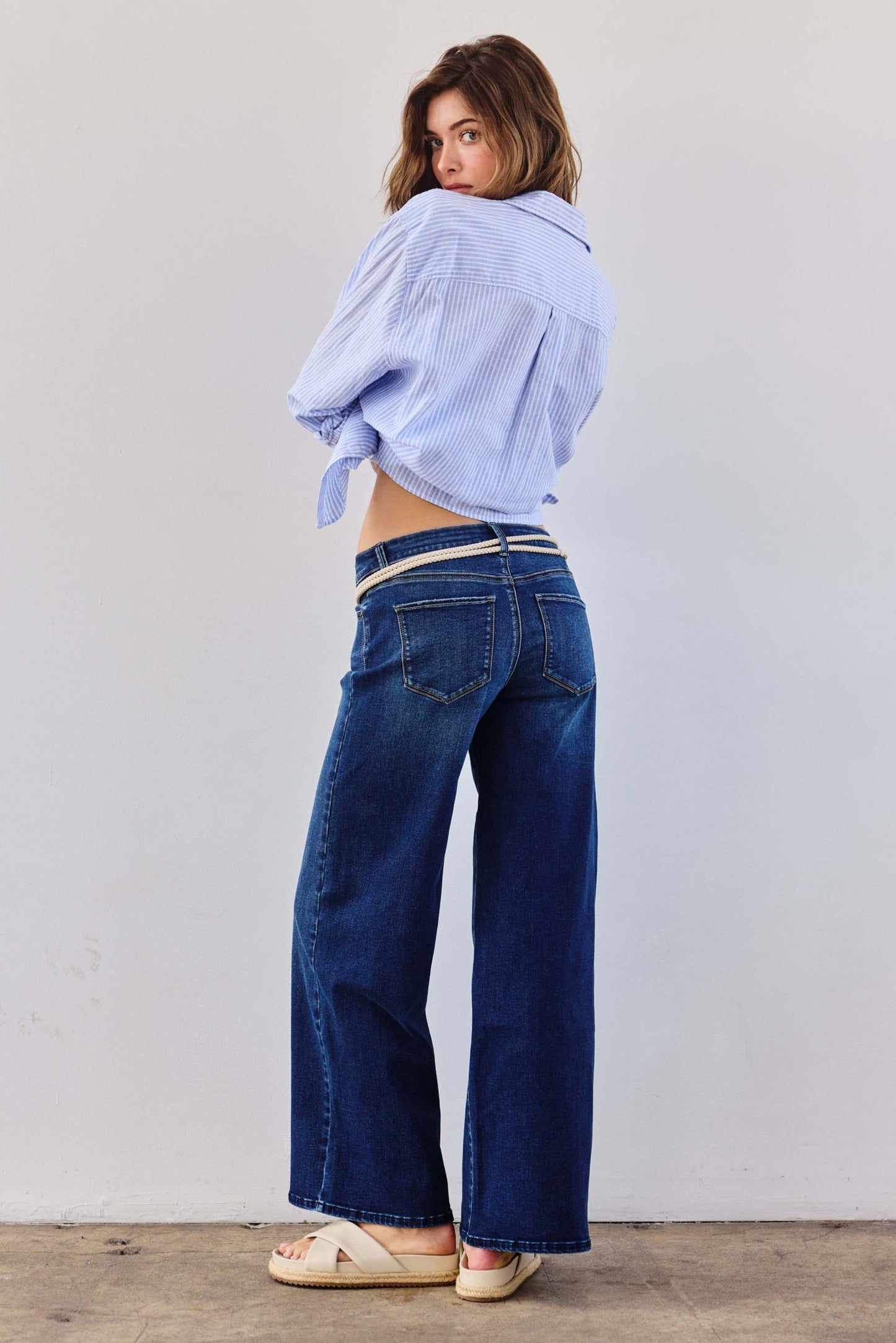 Low Waist Relaxed Wide Leg Jeans-3