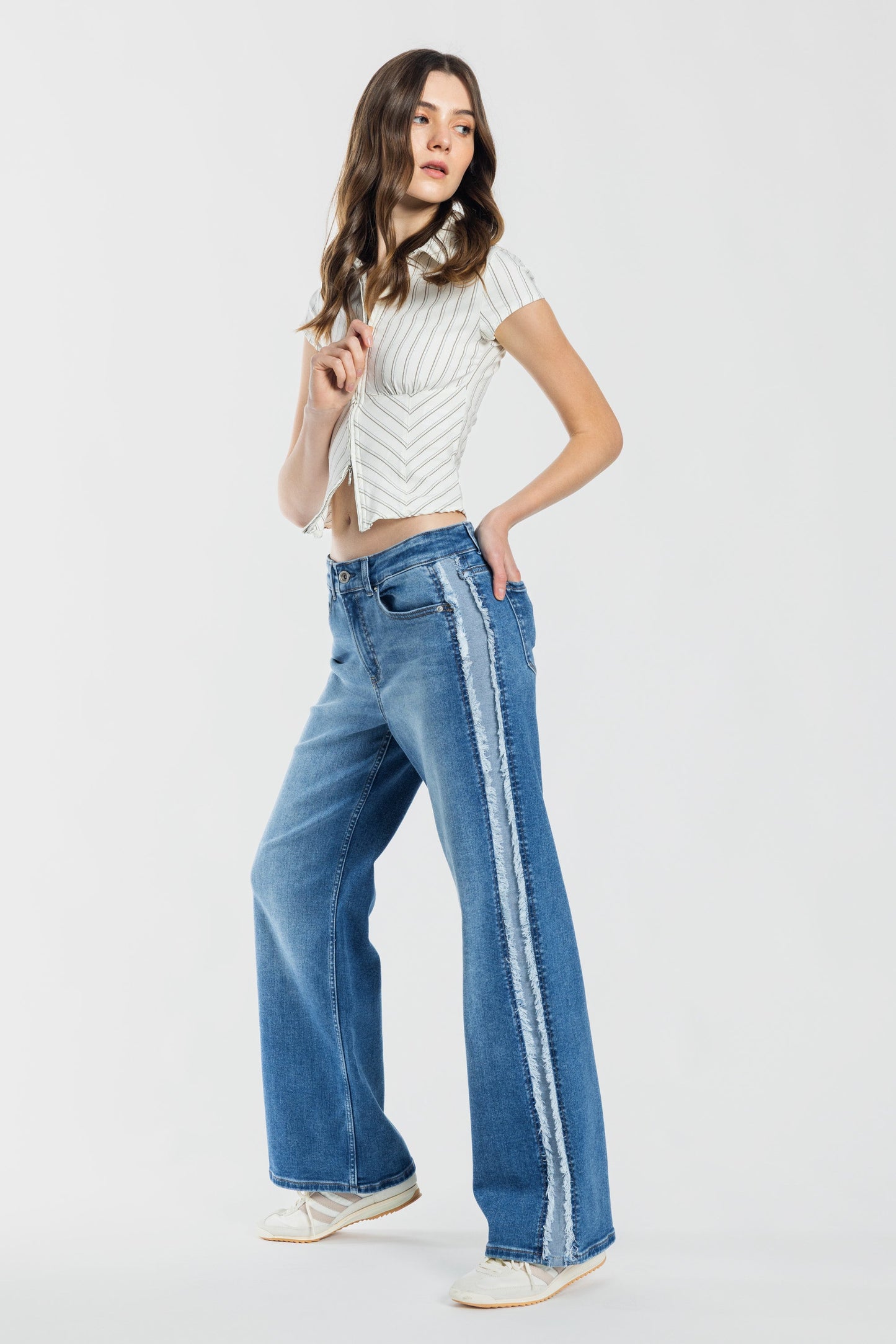 Mid Waist Relaxed Wide Leg Jeans with Side Contrast Detail-2