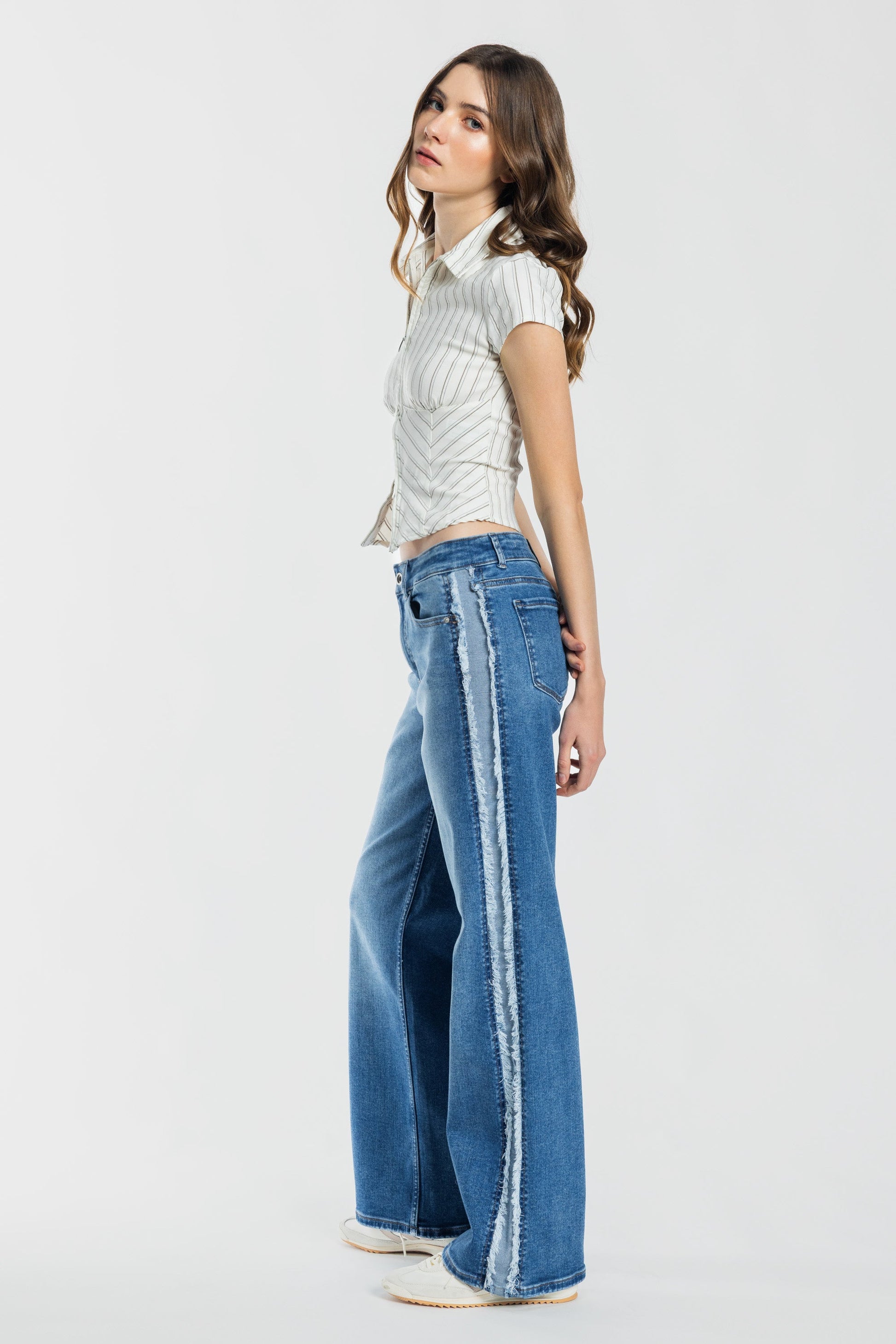 Mid Waist Relaxed Wide Leg Jeans with Side Contrast Detail-3