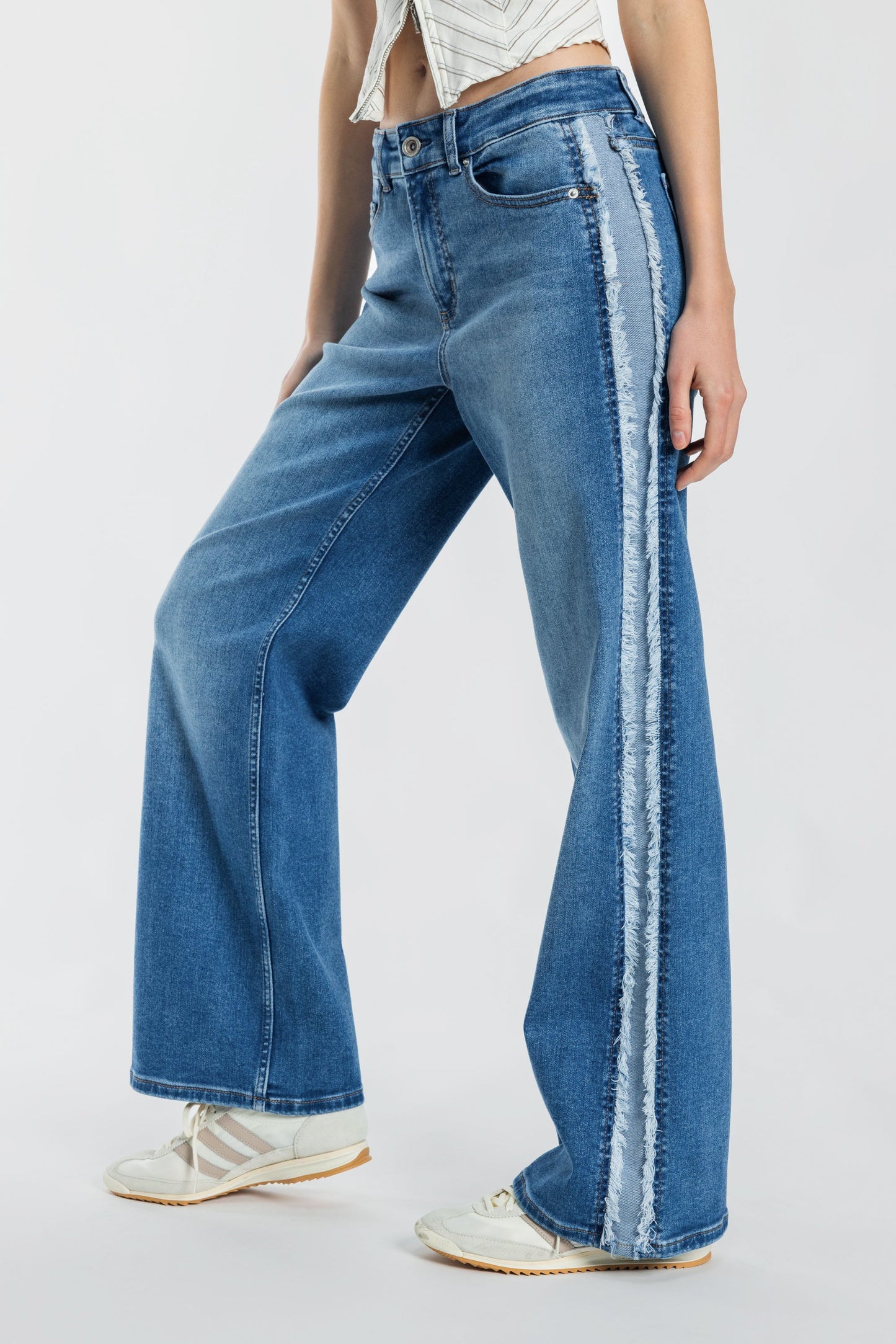 Mid Waist Relaxed Wide Leg Jeans with Side Contrast Detail-4